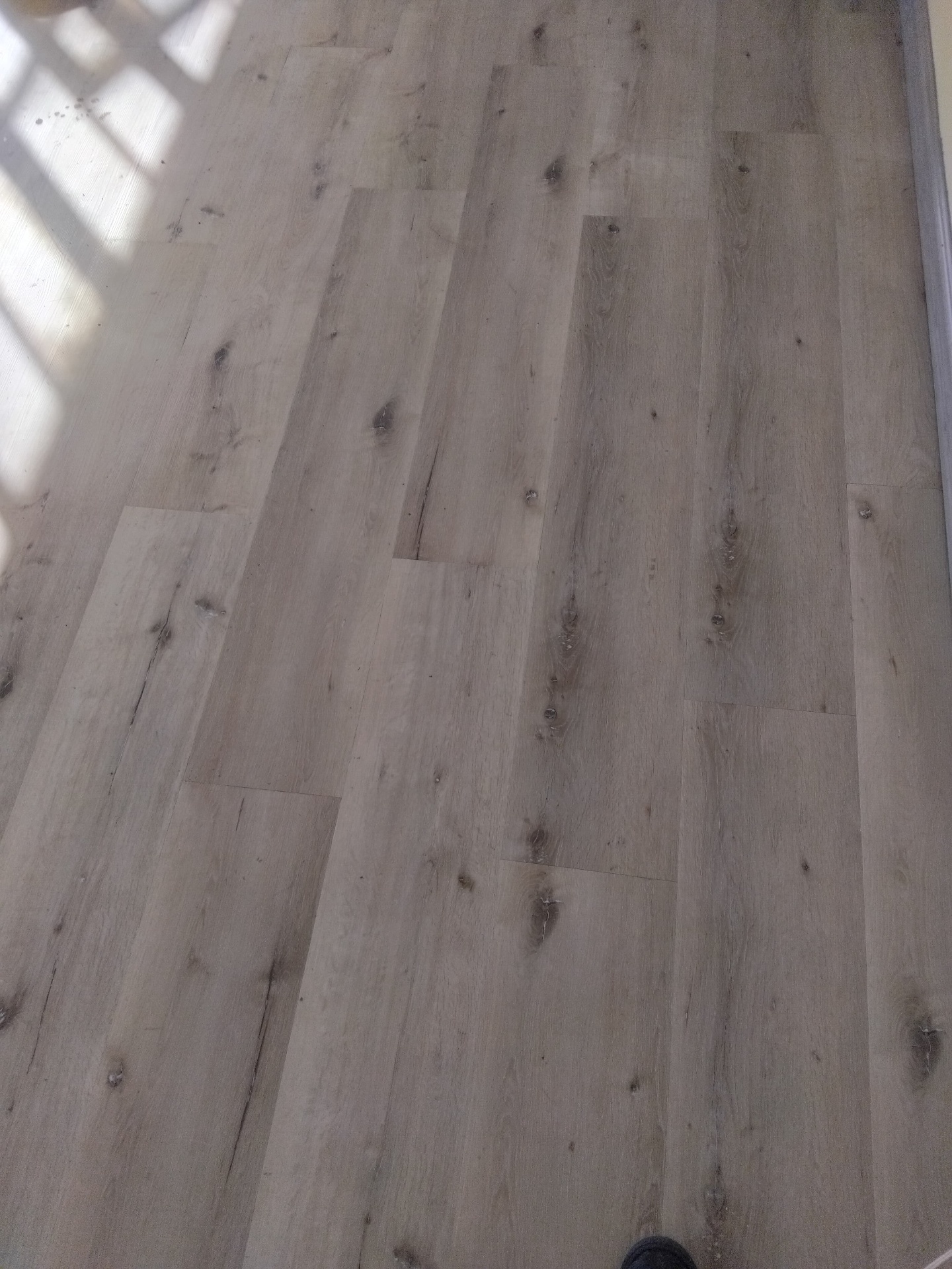 Oak-look vinyl planks