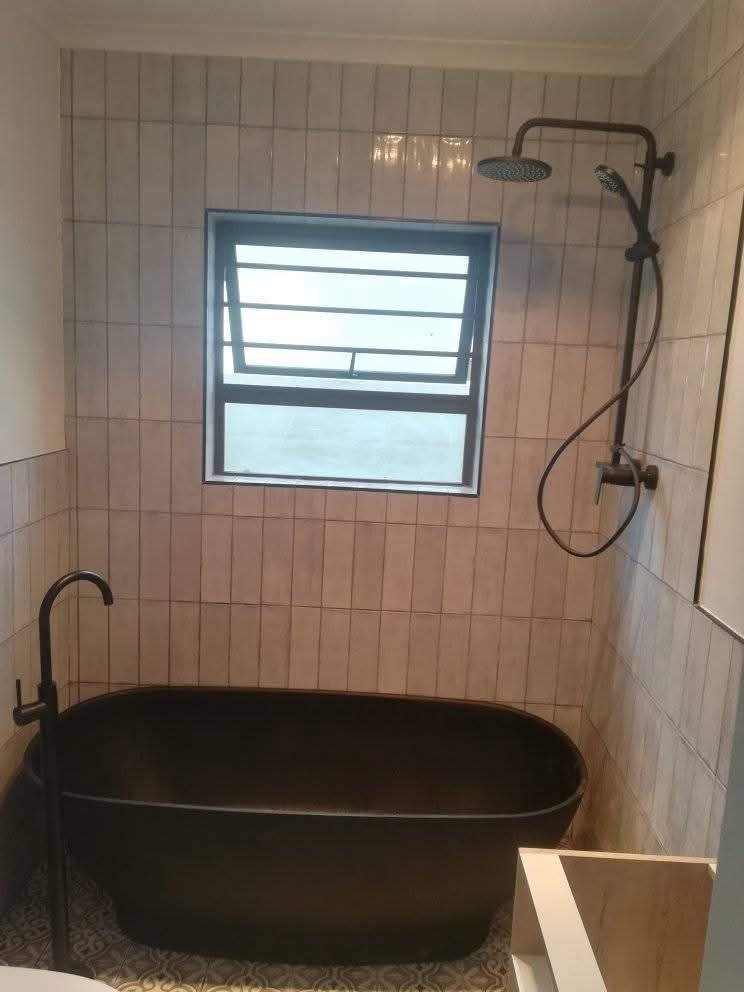 Shower & tub combo