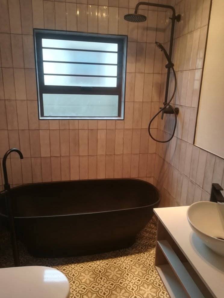 Freestanding bath