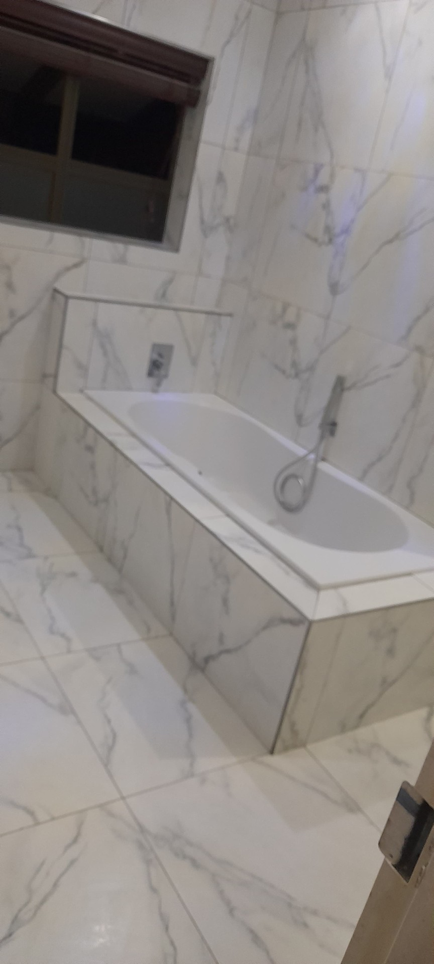 Marble bath surround